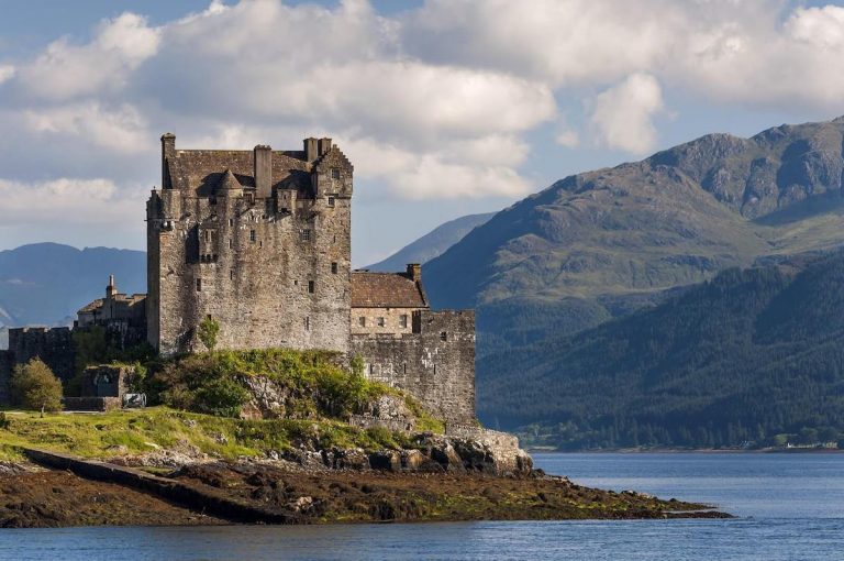What is the biggest castle in Scotland? | Inspiring Travel Scotland
